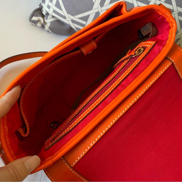 Dooney Bourke Orange Retro Embossed Safari Crossbody Messenger Bag HTF Pristine - Picture 7 of 11